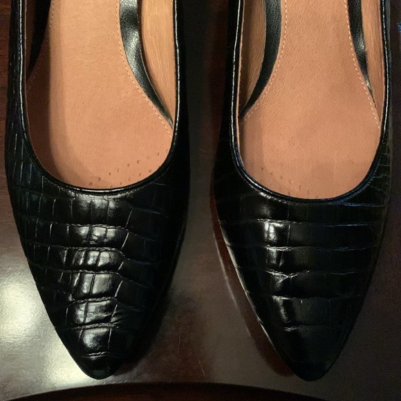 Clarks Black Embossed Croc Kitty Heeled Pumps, Comfortable Breathable Insole. 8M - Picture 2 of 8